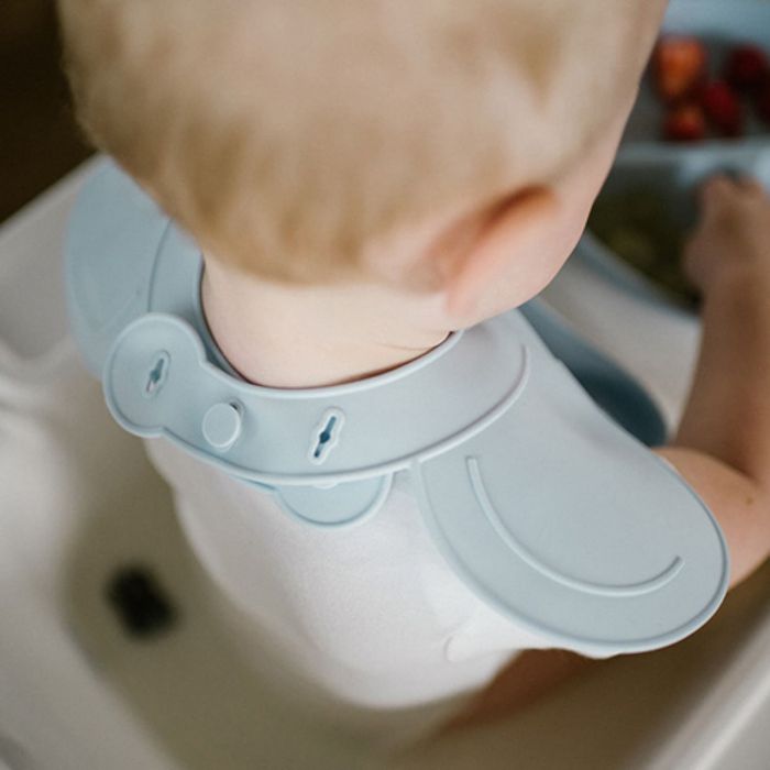 Силиконовый нагрудник с регулируемой застежкой BabyOno Силиконовый нагрудник с регулируемой застежкой BabyOno