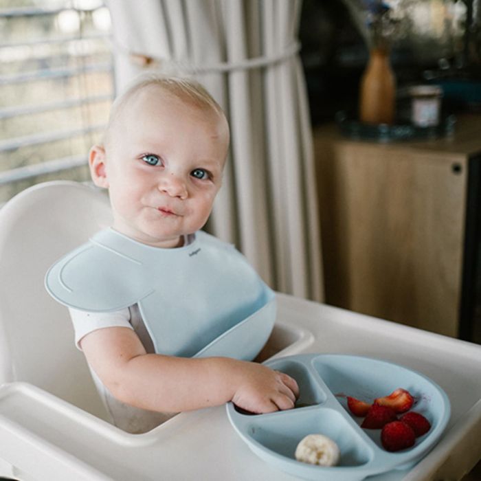 Силиконовый нагрудник с регулируемой застежкой BabyOno Силиконовый нагрудник с регулируемой застежкой BabyOno