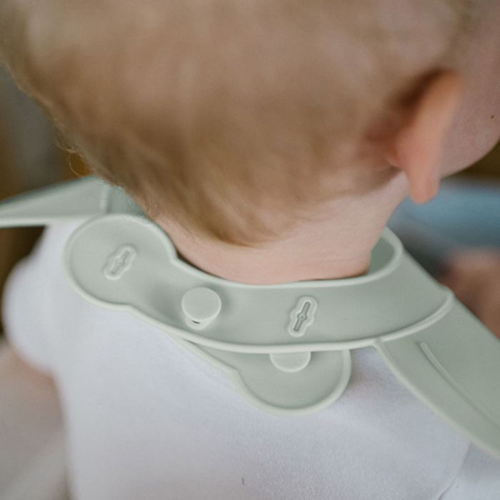 Силиконовый нагрудник с регулируемой застежкой BabyOno Силиконовый нагрудник с регулируемой застежкой BabyOno