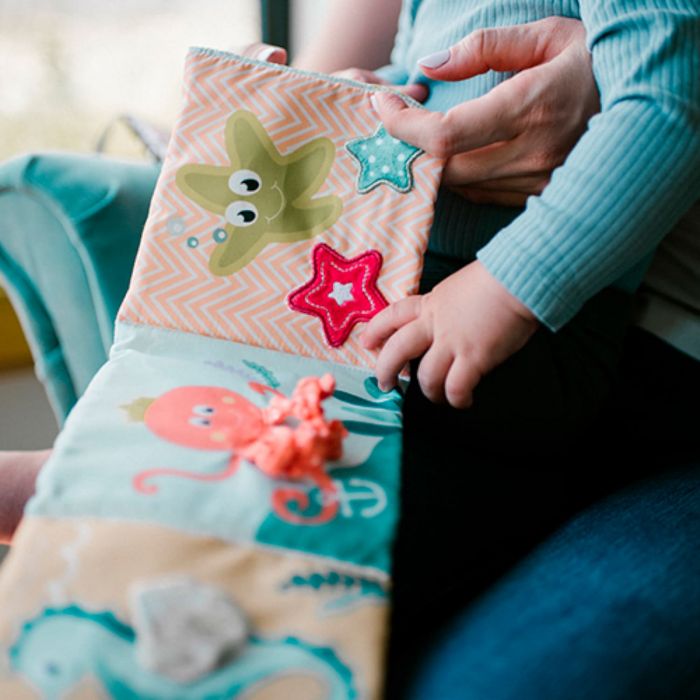 Развивающая мягкая сенсорная книжечка Морской мир Babyono 1563